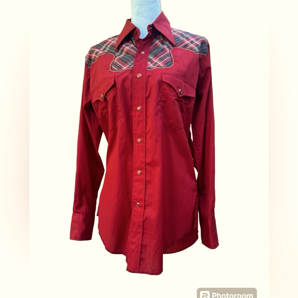 Vintage Wrangler Fancy Shirt with pearl snap buttons, Gold accents. Special.